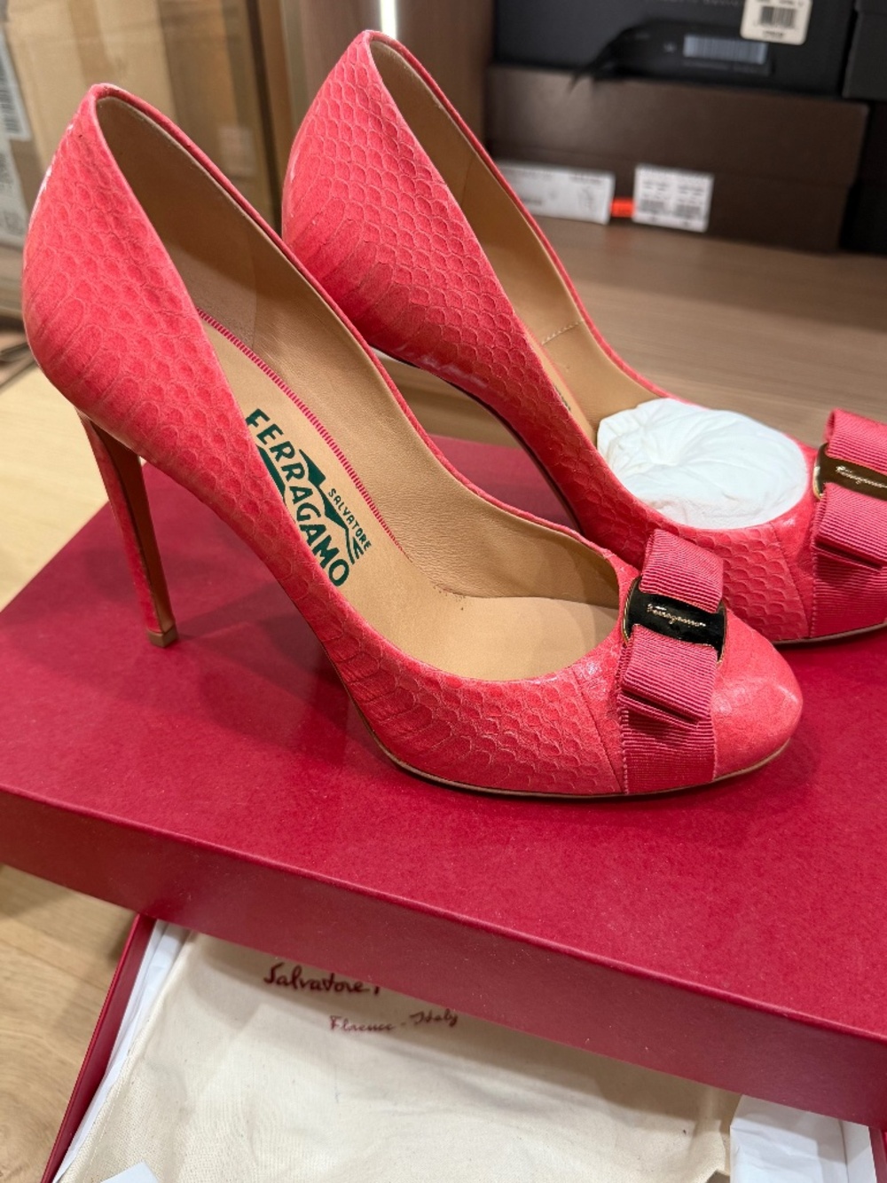 Salvatore Ferragamo Pink Python Vara Bow Pumps Heels Size 8